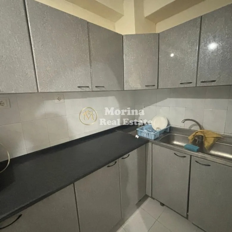 Tirane, jepet me qera apartament 1+1 Kati 3, 55 m² 550 € (Qender)