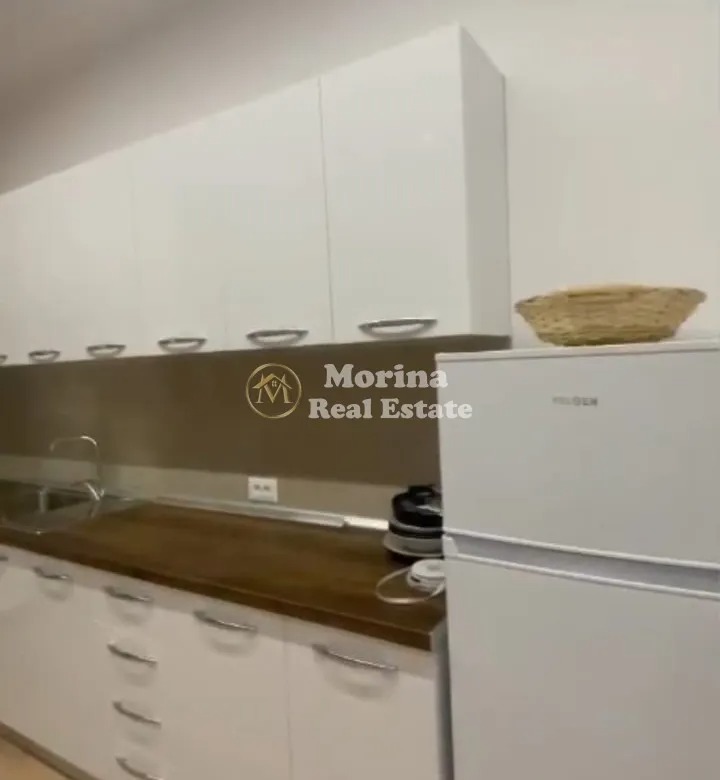 Tirane, jepet me qera apartament 1+1 Kati 1, 70 m² 250 € (Linze)