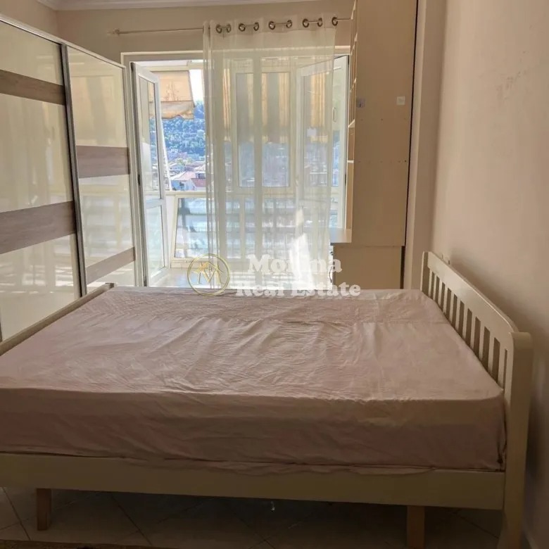 Tirane, jepet me qera apartament 3+1 Kati 4, 110 m² 450 € (Yzberisht)
