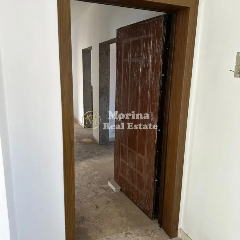 Tirane, shitet Vile 4 Katshe , 720 m² 1.100.000 € (Kinostudio)