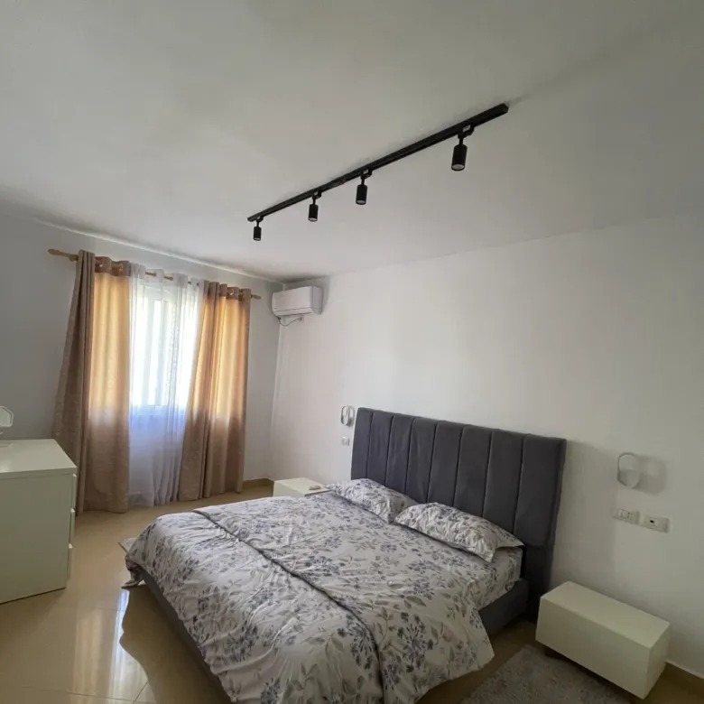 Tirane, jepet me qera apartament 2+1 Kati 4, 90 m² 750 € (Qender)