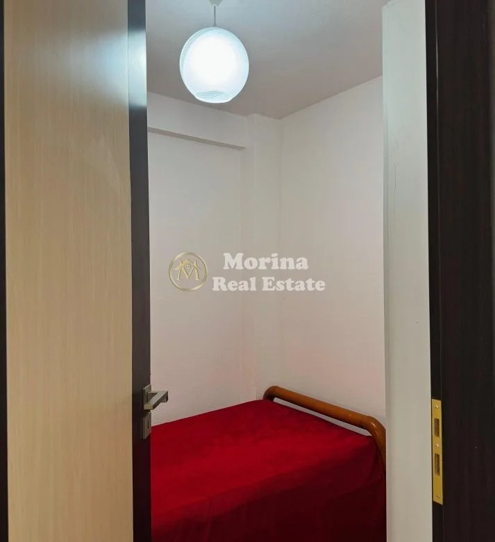 Tirane, jepet me qera shtepi 1+1 Kati 1, 50 m² 200 € (Xhamlliku)