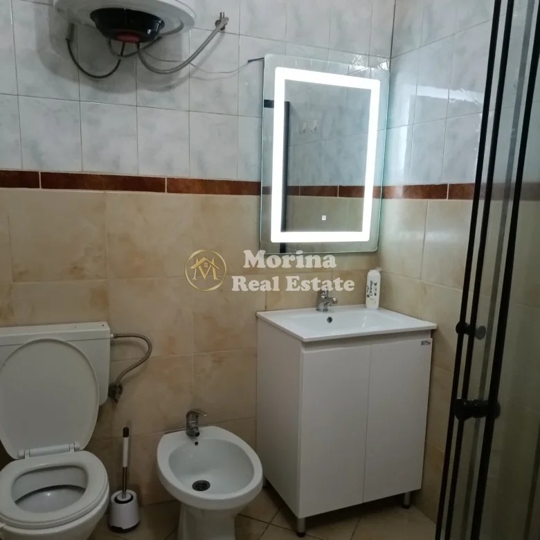 Tirane, shitet Vile , 255 m² 400.000 € (Brraka)