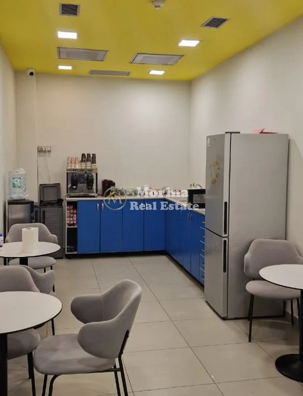 Tirane, jepet me qera ambjent biznesi Kati 2, 916 m² 18.000 € (Rruga e Kavajes)