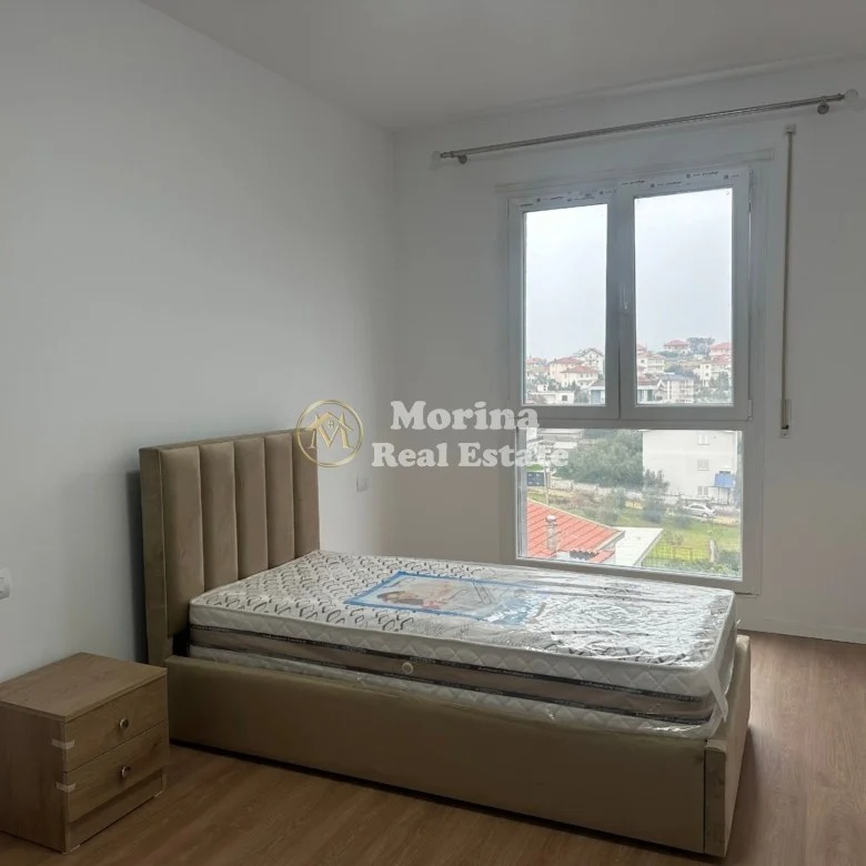 Tirane, jepet me qera apartament 3+1 Kati 7, 140 m² 500 € (Paskuqan)