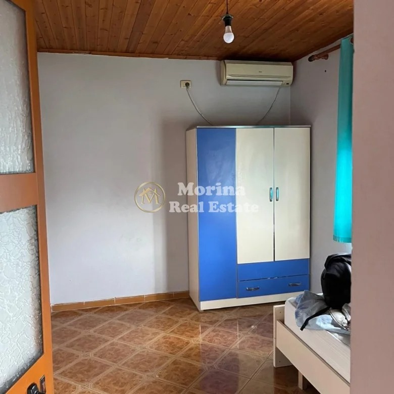 Tirane, jepet me qera shtepi 3+1 Kati 2, 110 m² 300 € (Rruga 5 Maji)