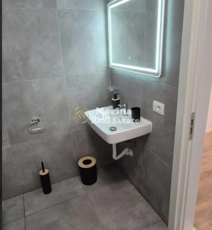 Tirane, jepet me qera apartament 2+1 Kati 6, 96 m² 600 € (Univers City)