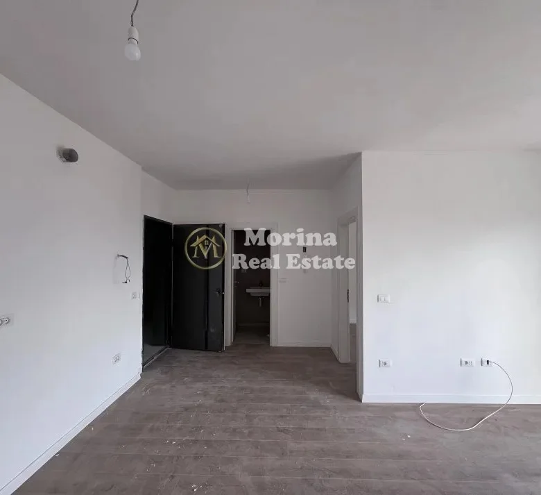 Tirane, jepet me qera apartament 1+1+Ballkon Kati 7, 65 m² 400 € (Univers City)