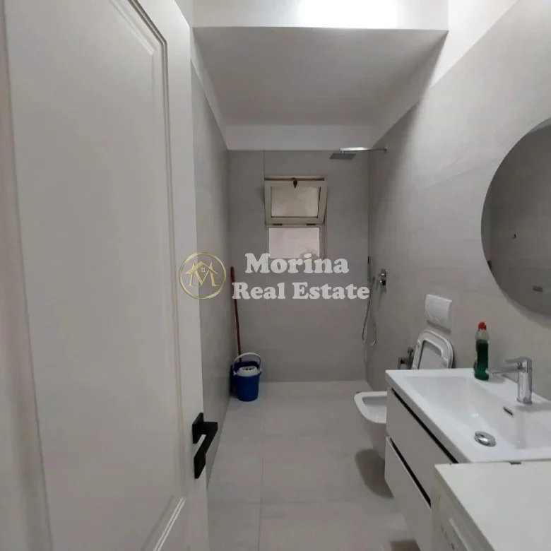Tirane, jepet me qera shtepi 3+1+Ballkon Kati 2, 150 m² 700 € (Rruga e Dibres)
