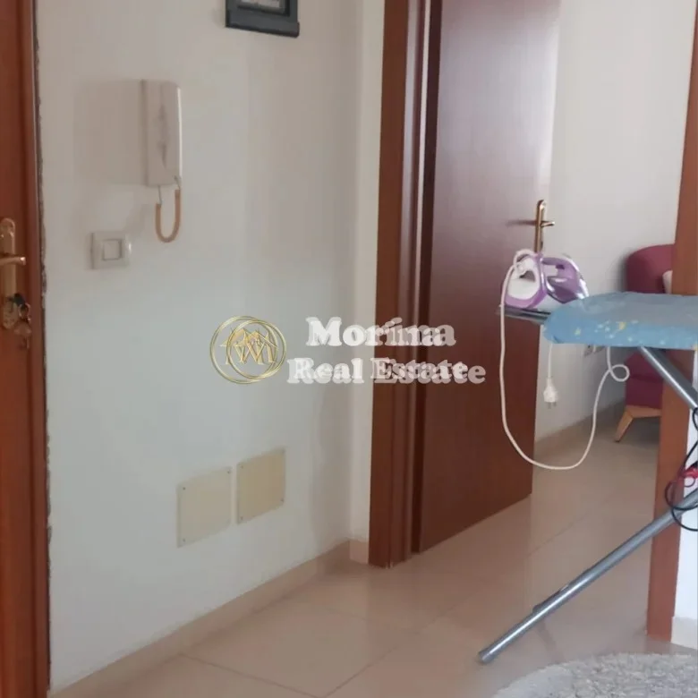Tirane, jepet me qera apartament 1+1 Kati 8, 70 m² 420 € (Yzberisht)