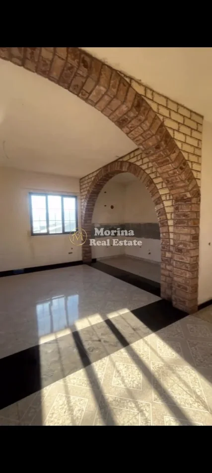 Tirane, shitet Vile Kati 2, 320 m² 400.000 € (Sauk)