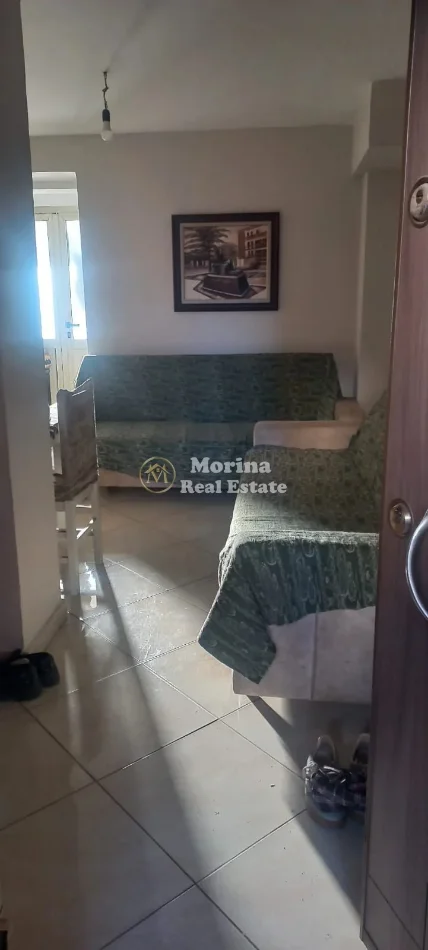 Tirane, jepet me qera apartament 1+1 Kati 2, 45 m² 290 € (Shkolla e Bashkuar)