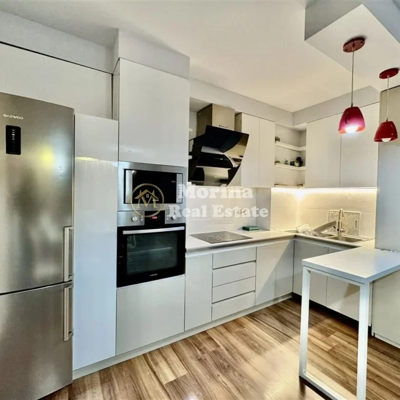 Tirane, jepet me qera apartament 1+1 Kati 10, 68 m² 700 € (Komuna e Parisit)
