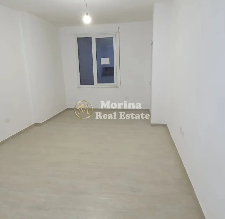 Tirane, jepet me qera apartament 2+1 Kati 1, 90 m² 500 € (Shkoze)