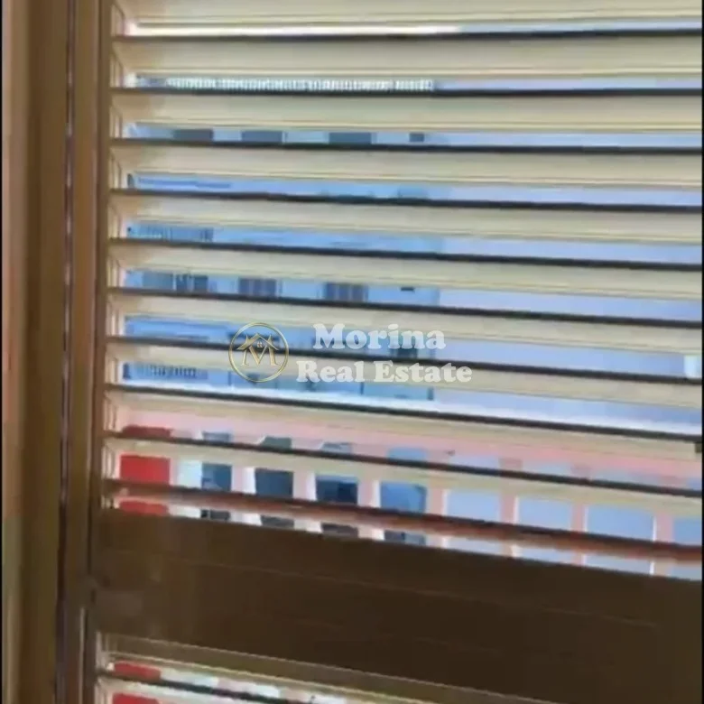 Tirane, jepet me qera apartament 3+1 Kati 4, 98 m² 500 € (Kompleksi Malajziani)