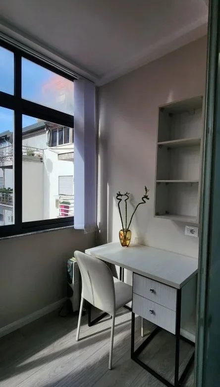 Tirane, jepet me qera apartament 1+1 Kati 3, 78 m² 850 € (Rruga e Kavajes)