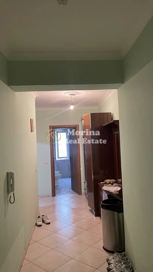 Tirane, jepet me qera apartament 1+1 Kati 4, 74 m² 450 € (Pallatet E Verdha)