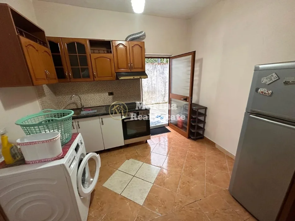 Tirane, apartament 1+1 Kati 1, 40 m² 300 € (Rruga Jordan Misja)