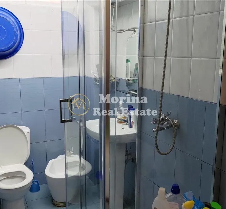 Tirane, jepet me qera apartament 1+1 Kati 1, 80 m² 600 € (Rruga Fortuzi)