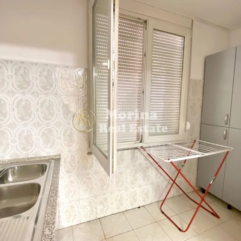 Tirane, jepet me qera apartament 2+1 Kati 2, 80 m² 700 € (Rruga Fortuzi)