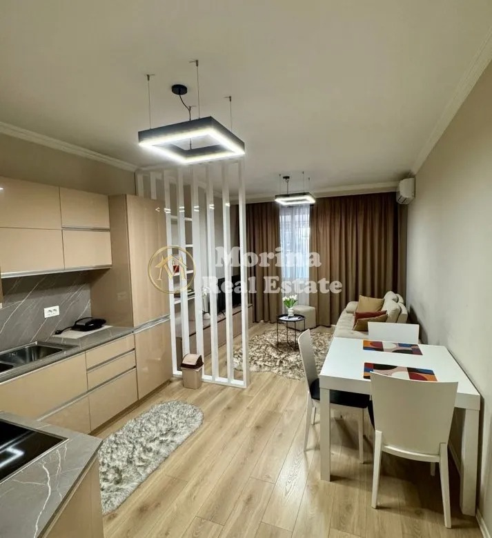 Tirane, jepet me qera apartament 1+1 Kati 4, 65 m² 900 € (Blloku)