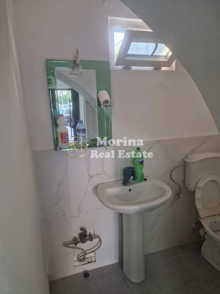 Tirane, jepet me qera ambjent biznesi Kati 0, 30 m² 450 € (Rruga Fortuzi)