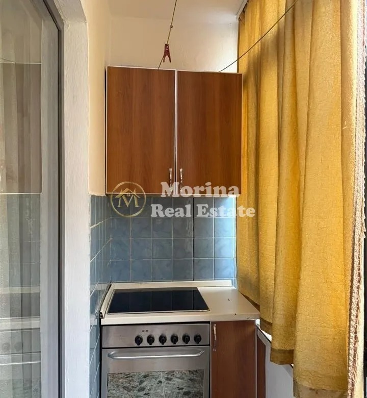 Tirane, jepet me qera apartament 1+1 Kati 1, 75 m² 550 € (Medrese)