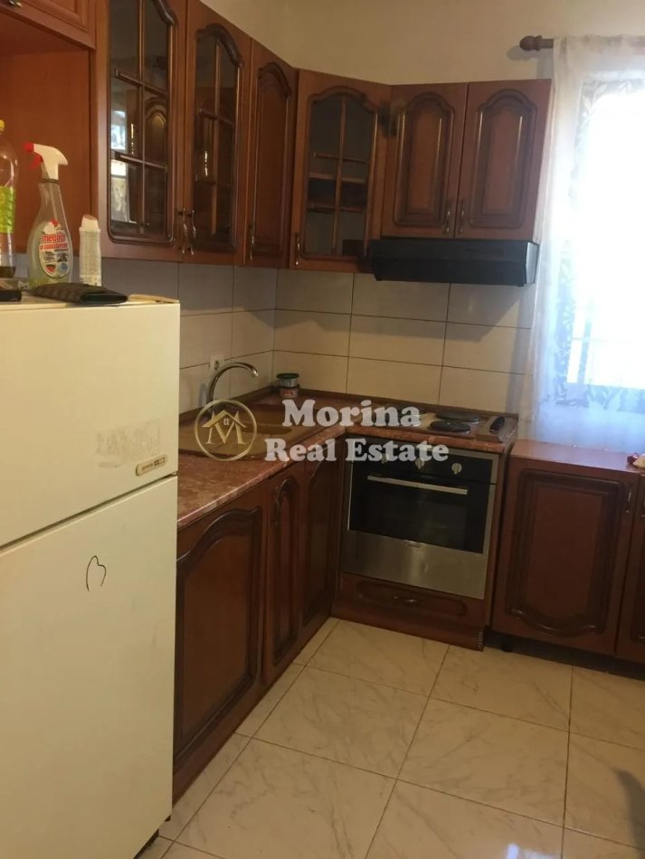 Tirane, jepet me qera shtepi 1+1 Kati 1, 45 m² 350 € (Nenstacioni Elektrik)