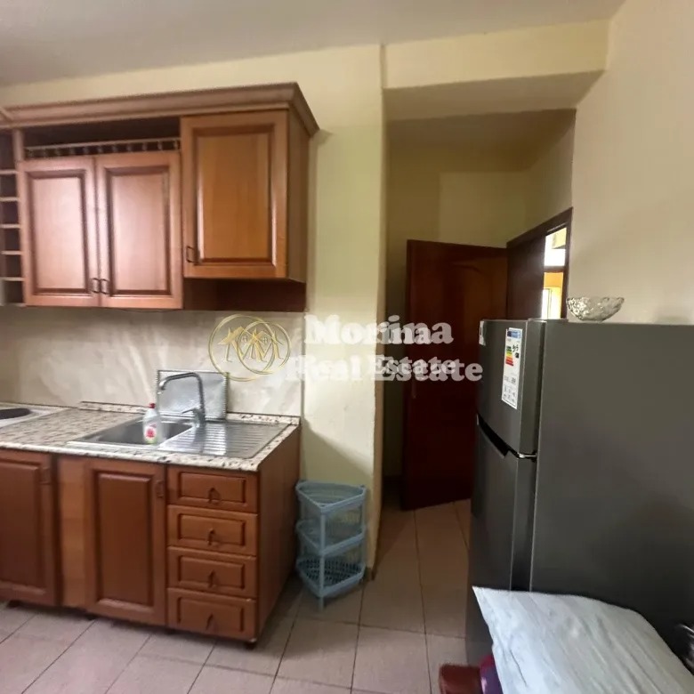 Tirane, jepet me qera shtepi 1+1 Kati 1, 60 m² 350 € (Medreseja)