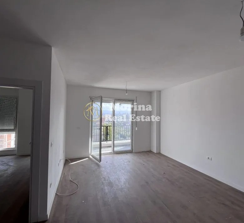 Tirane, jepet me qera apartament 1+1+Ballkon Kati 7, 65 m² 320 € (Univers City)