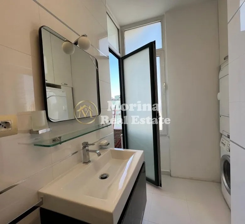 Tirane, jepet me qera apartament 2+1 Kati 7, 123 m² 1.600 € (Bllok)