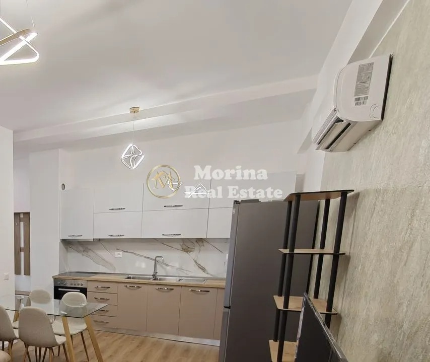Tirane, jepet me qera apartament 1+1 Kati 1, 65 m² 500 € (Fresku)