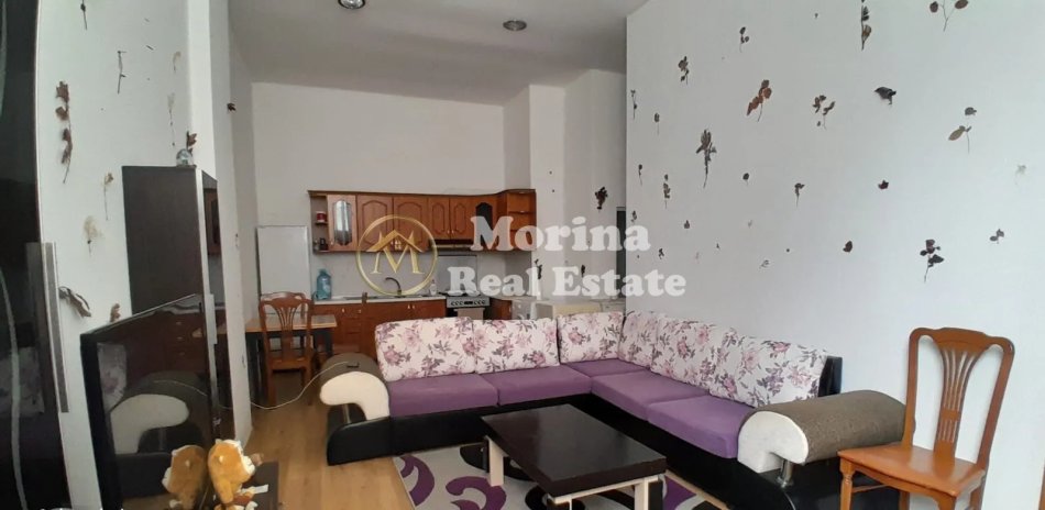 Tirane, jepet me qera apartament 1+1 Kati 1, 50 m² 350 € (Fresku)