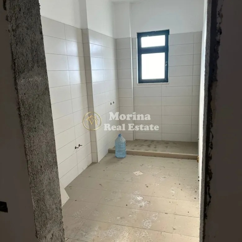 Tirane, shitet Vile 4 Katshe , 720 m² 1.100.000 € (Kinostudio)
