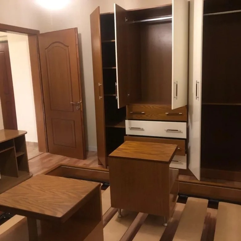 Tirane, jepet me qera apartament 2+1 Kati 4, 82 m² 500 € (Kinostudio)