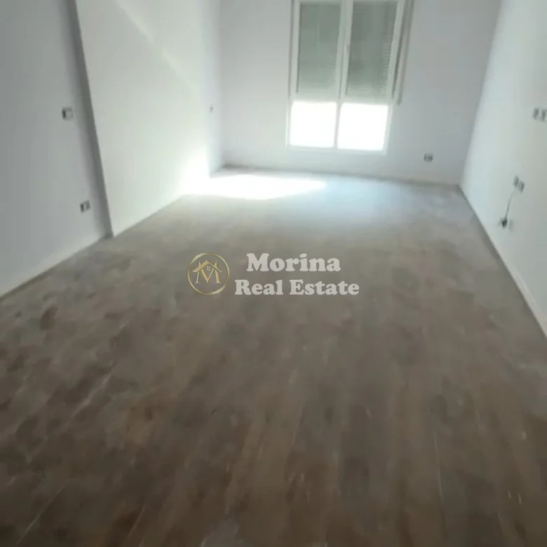 Tirane, jepet me qera apartament 2+1 Kati 5, 400 m² 400 € (Rruga 5 Maji)