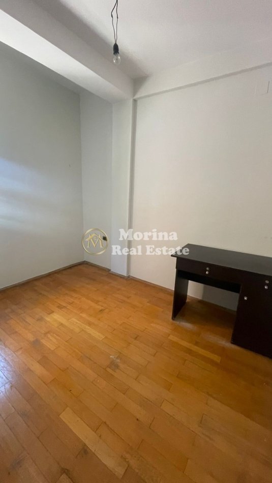 Tirane, shitet apartament 3+1 Kati 2, 130 m² 200.000 € (Rruga Xhanfize Keko)