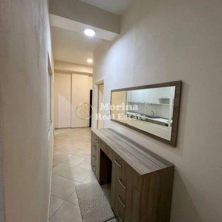 Tirane, jepet me qera apartament 1+1 Kati 1, 65 m² 400 € (Fresku)
