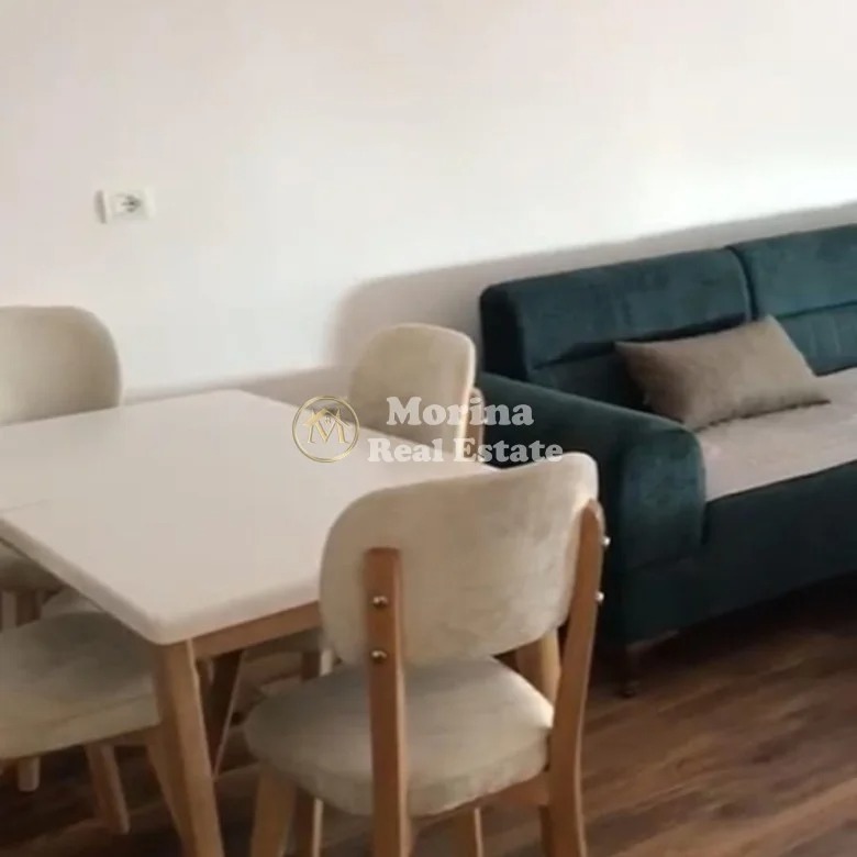 Tirane, jepet me qera apartament 1+1 Kati 6, 60 m² 300 € (Shkoze)
