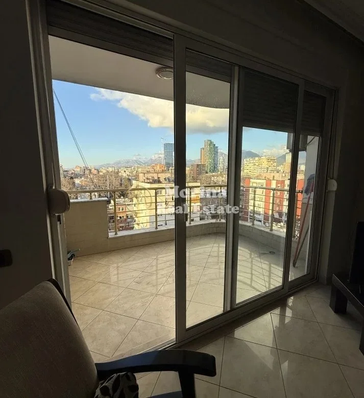Tirane, jepet me qera apartament 2+1 Kati 9, 100 m² 850 € (Blloku)