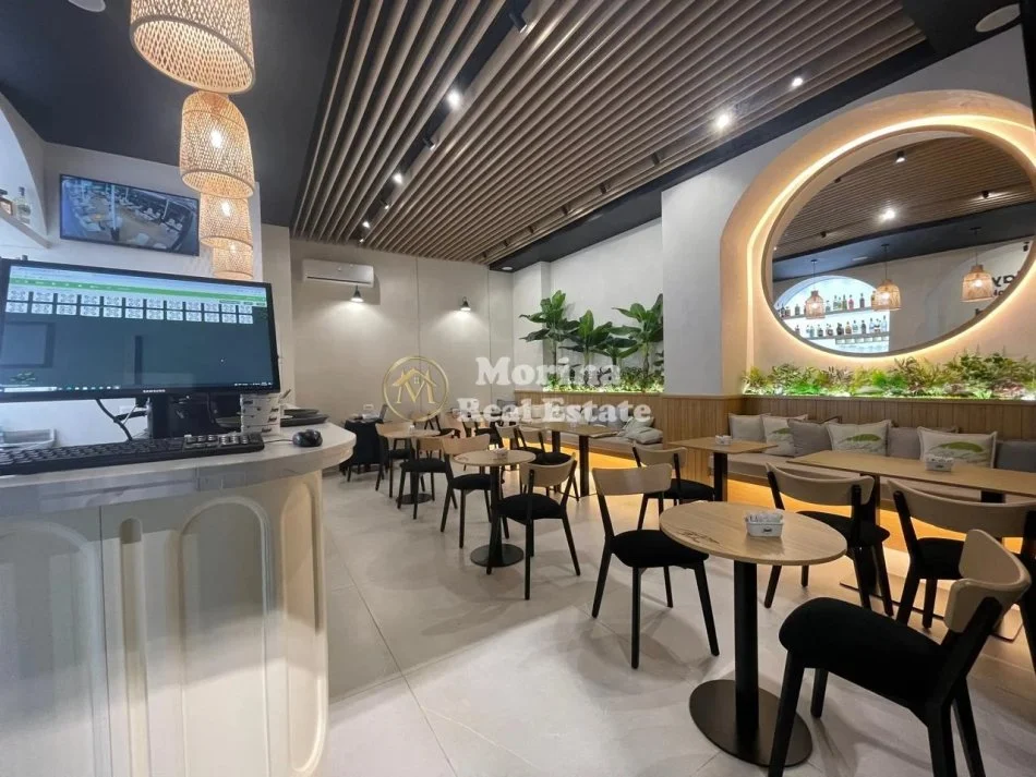 Tirane, jepet me qera ambjent biznesi Kati 1, 50 m² 700 € (Rruga e Barrikadave)