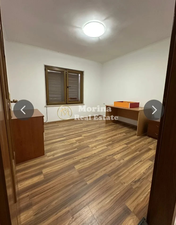 Tirane, jepet me qera ambjent biznesi Kati 2, 106 m² 1.000 € (Sheshi Willson)