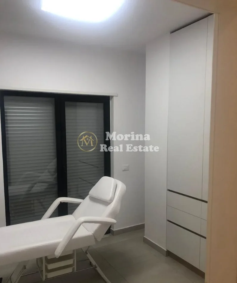 Tirane, jepet me qera apartament 3+1 Kati 10, 116 m² 750 € (Selvia)