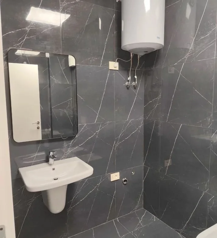 Tirane, jepet me qera ambjent biznesi Kati 6, 75 m² 580 € (Rruga Mine Peza)