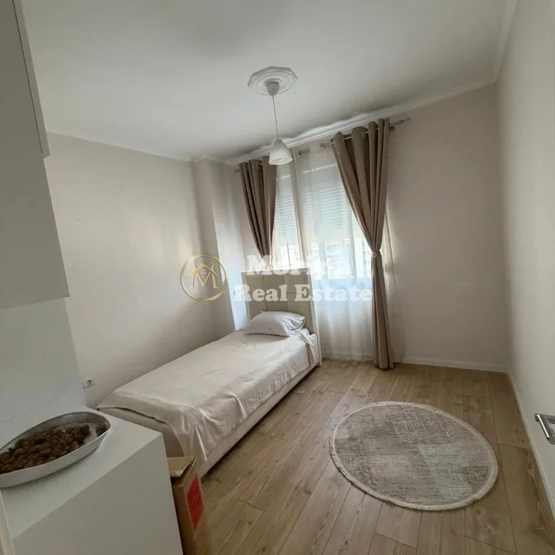 Tirane, jepet me qera apartament 4+1 Kati 7, 108 m² 600 € (Fresku)