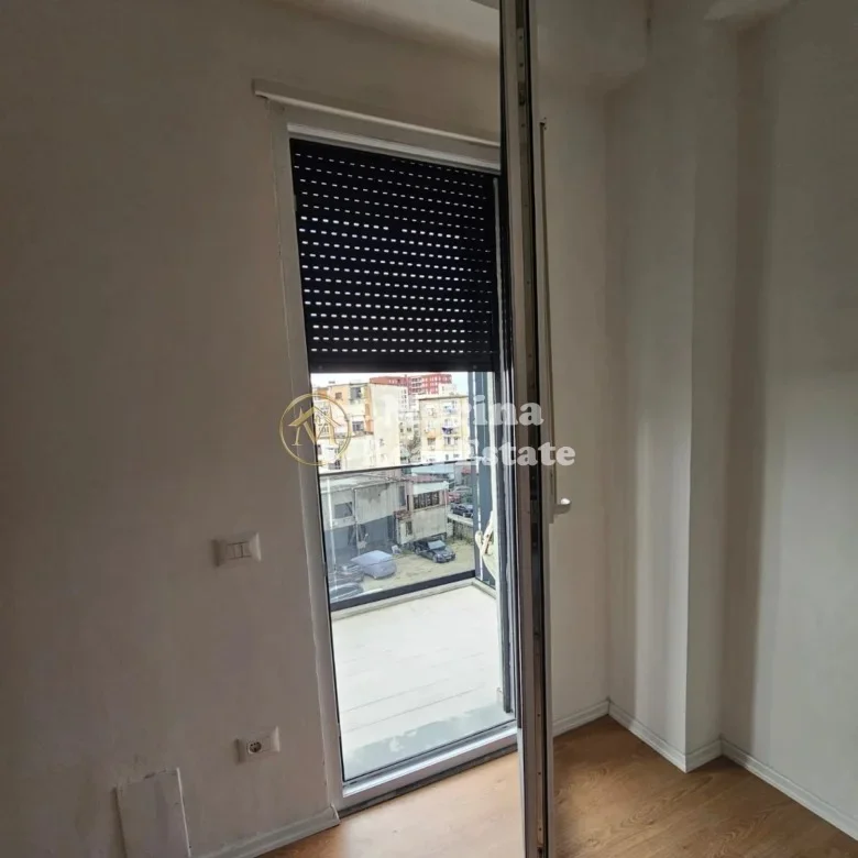 Tirane, jepet me qera ambjent biznesi Kati 2, 92 m² 700 € (Don Bosko)