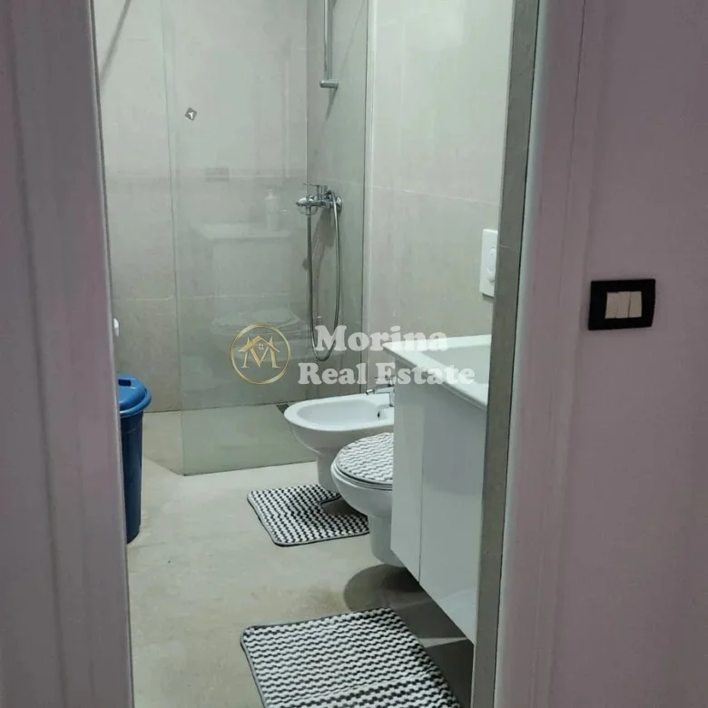 Tirane, jepet me qera apartament duplex 1+1 Kati 2, 160 m² 550 € (Ali Demi)