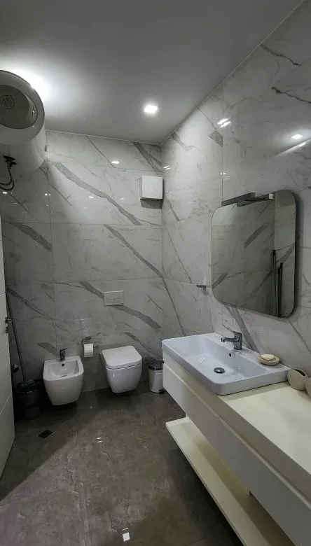 Tirane, jepet me qera apartament 1+1 Kati 3, 78 m² 850 € (Rruga e Kavajes)