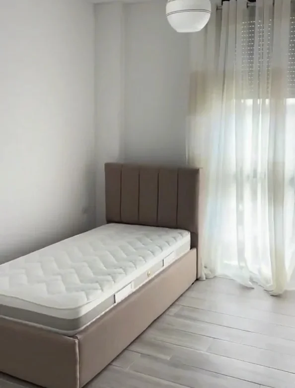 Tirane, jepet me qera apartament 3+1+Ballkon 2, 120 550 (5 Maji)