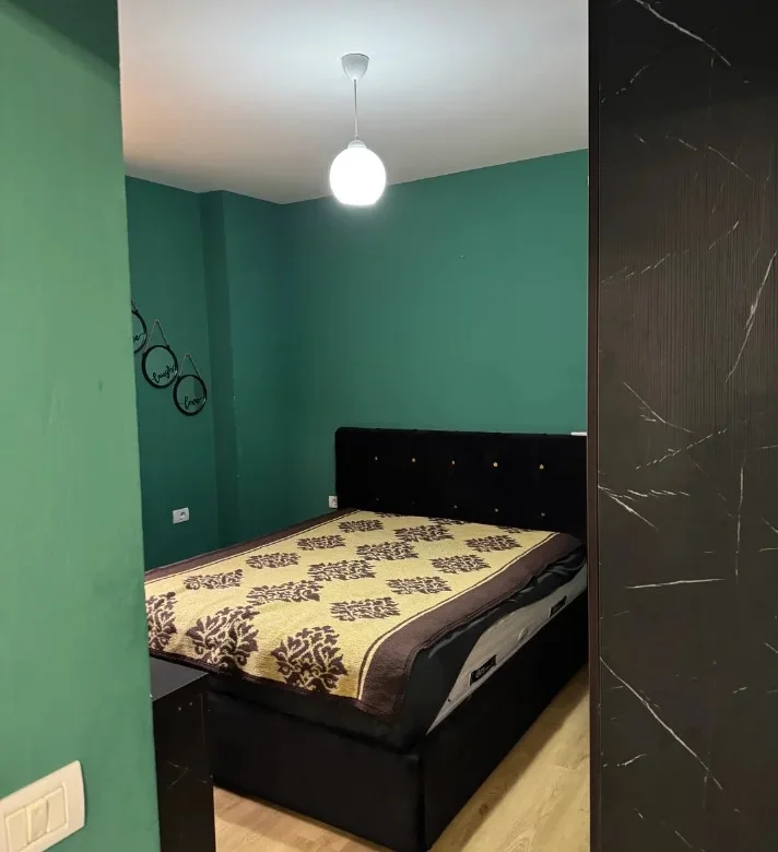 Tirane, jepet me qera apartament 3+1 Kati 3, 90 m² 550 € (Liqeni i Thate)